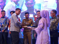 Kabag Humas Dan Protokol DPRD Makassar Hadiri Penghargaan SMSI Award