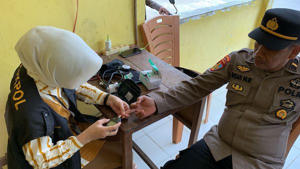 Pemeriksaan Kesehatan Gratis, Poliklinik Polres Jeneponto Sambangi Sejumlah Posko Pengamanan