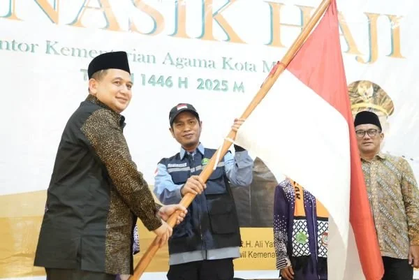 Wali Kota Makassar, Munafri Arifuddin saat melepas Jemaah Calon Haji Makassar (Dok : Ist).