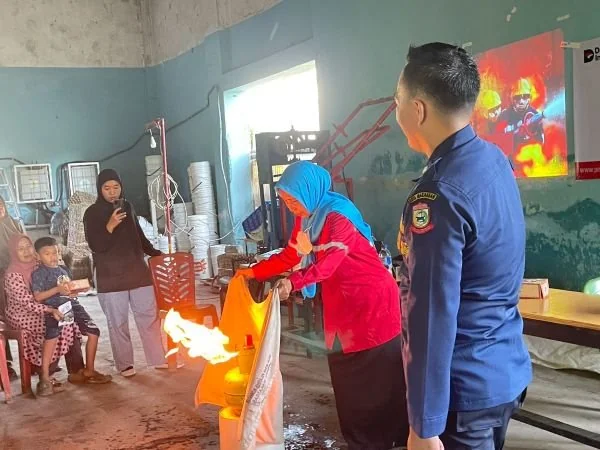 Pelatihan penggunaan Alat Pemadam Api Ringan (APAR). (Dok: Ist)