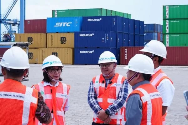 Plt Deputi Bidang Koordinasi Industri, Ketenagakerjaan, dan Pariwisata Kementerian Koordinator Bidang Perekonomian RI, Dida Gardera saat melakukan kunjungan ke Makassar New Port (Dok: Ist)