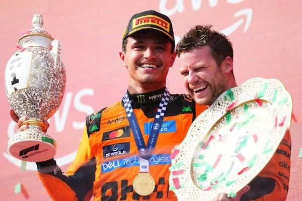 Pebalap McLaren, Lando Norris (kiri) berhasil keluar sebagai juara Formula 1 GP Hungaria 2026 pada Minggu (26/7/2026). Formula1.com