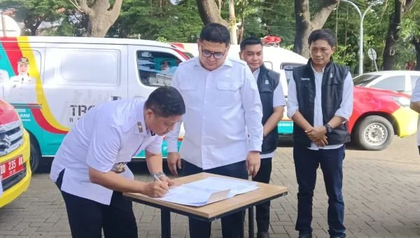 Wali Kota Makassar Munafri Arifuddin saat Penandatanganan Launching Mobil Dinsos, (Dok: Sinta KabarMakassar).