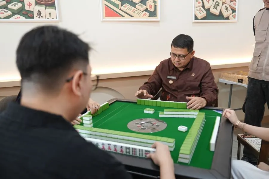 Wali Kota Makassar, Munafri Arifuddin saat meresmikan Tawa Mahjong Business (Dok: Ist)