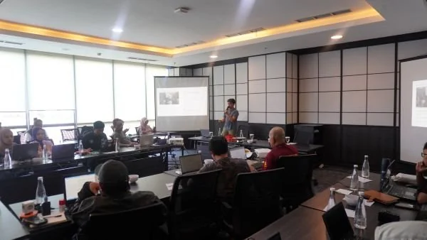 Workshop Mis/Disinformasi dan Storytelling AI yang digelar BBC Media Action bekerjasama dengan Kabar Makassar (Dok : KabarMakassar).