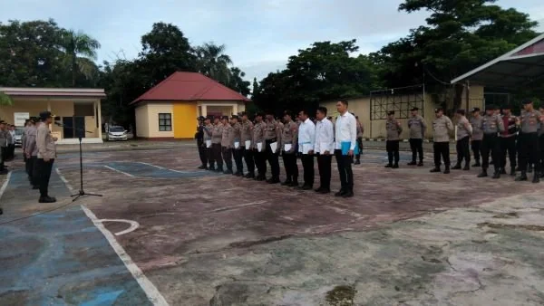 Kapolres Jeneponto, AKBP Widi Setiawan, saat memimpin apel kesiapan pengamanan menjelang dibacakannya putusan Mahkamah Konstitusi (MK) terkait sengketa Hasil Pilkada Jeneponto 2024 (Dok : Ist).