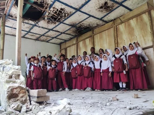 EIGER Adventure Sapa Siswa MI Cangkuang di Pelosok Pegunungan Selatan Bandung (Dok : Ist).