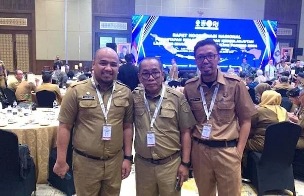 Plh Kepala Dinas Pemdes Sulsel, Ichsan, Plh Kadis Kominfo SP Sulsel, Sultan Rakib, dan Kabid Pemerintahan dan Pembangunan Manusia Bappelitbangda Sulsel, Erlan Triska di peluncuran aplikasi LMS (Dok: Int)