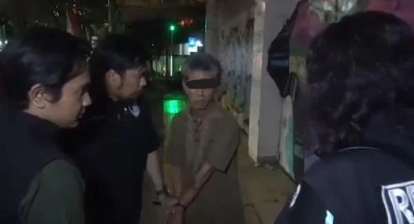 Lansia mencuri sepatu di Perumahan TNI di Makassar (Dok : Ist).