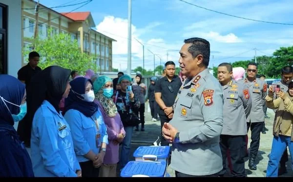 Kapolda Sulsel beserta jajaran dalam meninjau SPPG di YKB (Dok: Ist)