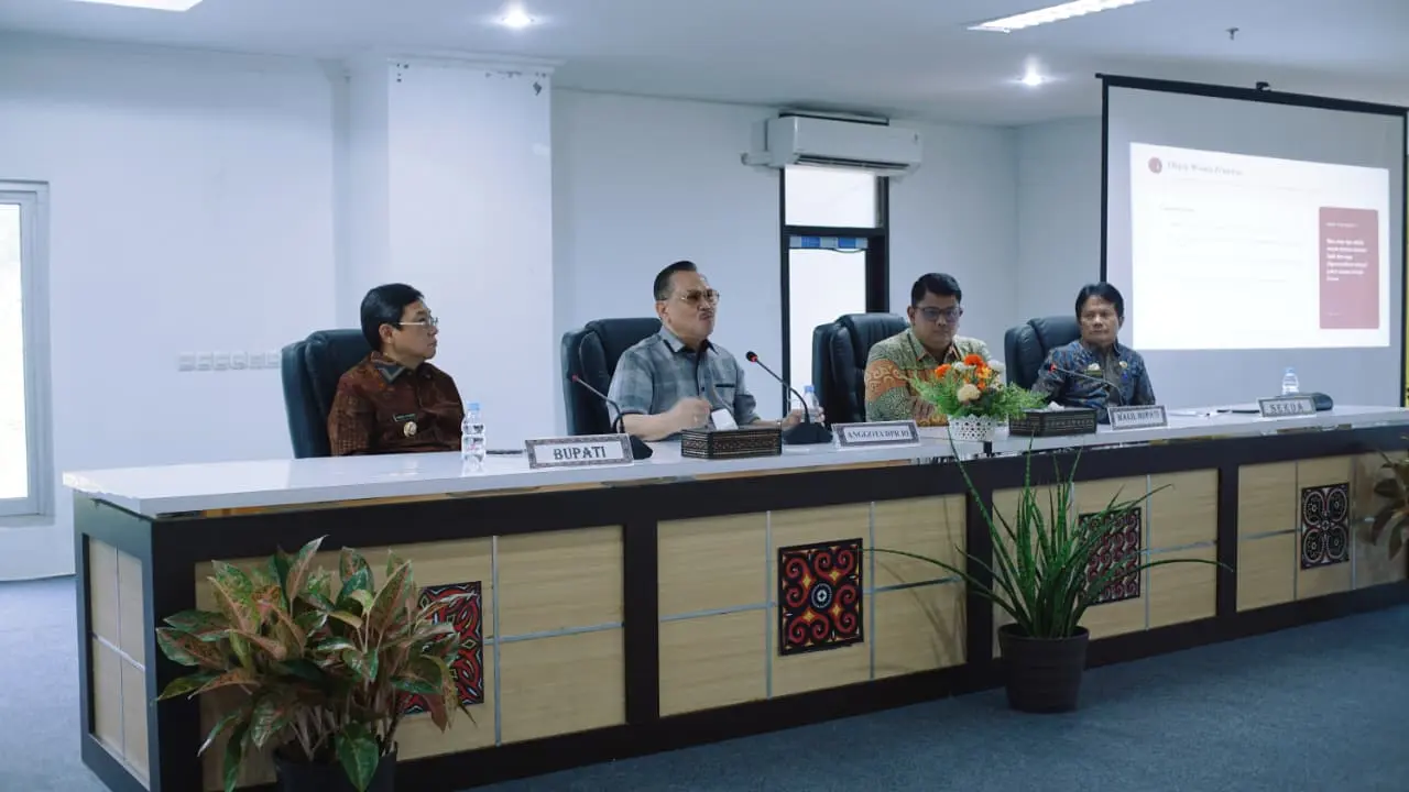 Bupati Toraja Utara Frederik Victor Palimbong, Anggota DPR RI Komisi XIII, Irjen Pol (Purn) Frederik Kalalembang, Wakil Bupati Toraja Utara Andrew Branch Silambi, dan Sekretaris Daerah Toraja Utara Salvius Pasang pada penguatan kapasitas ASN (Dok: Ist)