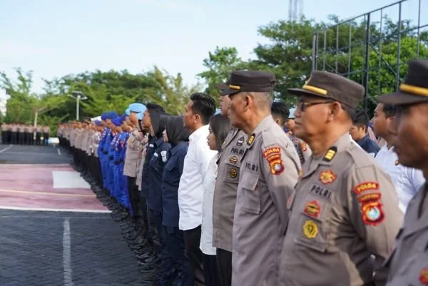 Personel Polda Sulbar saat mengikuti apel siaga may day (Dok : Ist).