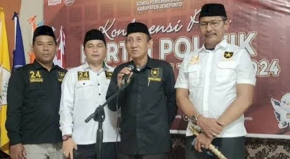 Ketua DPD Partai Ummat Jeneponto, Mahmud saat dikonfirmasi Kabarmakassar.com (Foto/Ullah).