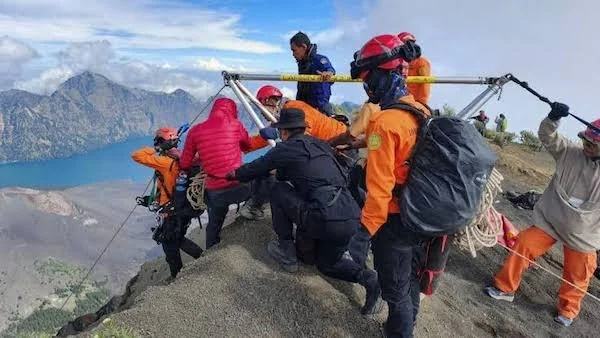 Evakuasi di Gunung Rinjani, (Dok: Ist).
