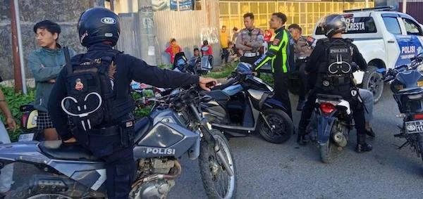 personel Polresta Mamuju saat menindak para pelaku balap liar (dok:Ist)