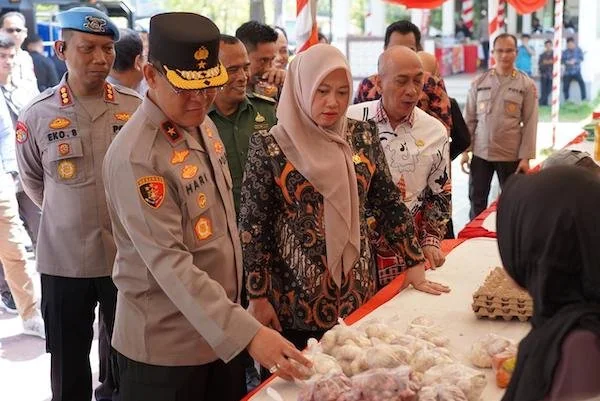 Wakapolda bersama Ketua DPRD Sulbar serta forkopimda Sulbar saat memantau GPM di lapangan Ahmad Kirang Mamuju (dok:Ist)