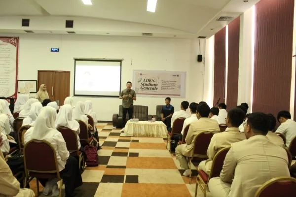 SMA Bosowa School Makassar mengadakan kegiatan Studium Generale (Dok : Ist).