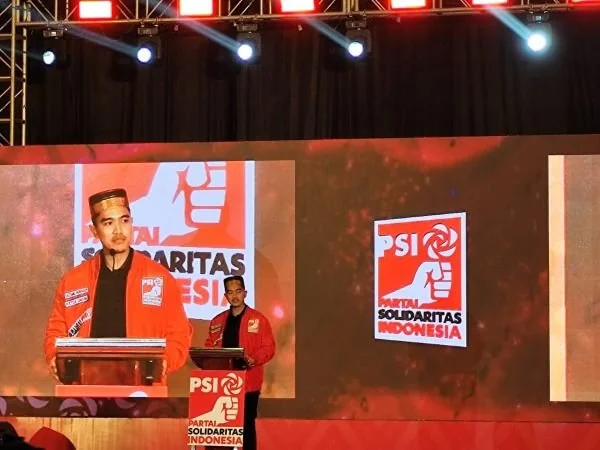 Ketua Umum Partai Solidaritas Indonesia (PSI), Kaesang Pangarep, dalam penyerahan rekomendasi dukungan PSI di Sandeq Ballroom Claro Hotel Makassar (Dok : Hanifah kabarMakassar)