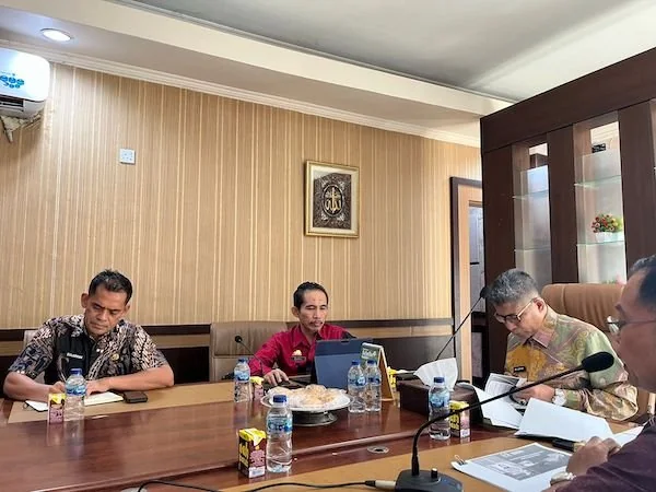 Sekda Jeneponto, Muh. Arifin Nur saat memimpin Rakor Percepatan Investasi penyusunan dokumen Investment Project Ready to Offer (IPRO).