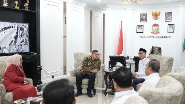 Dewan Pendidikan Makassar saat bertemu dengan Wali Kota Makassar, Munafri Arifuddin, Jumat (16/05) (dok ist)