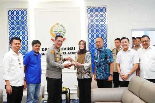 Kunjungan silaturahmi Kapolda Sulawesi Selatan, Irjen Pol Djuhandhani Rahardjo Puro ke DPRD Sulsel (dok. Ist)