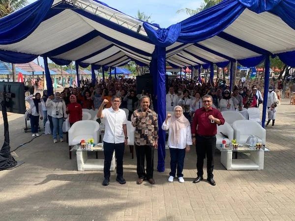 OJK pada kegiatan Pengembangan Kapasitas Usaha (PKU) Akbar kepada 500 UMKM Perempuan Kota Makassar, Senin (14/10) (dok ist) .