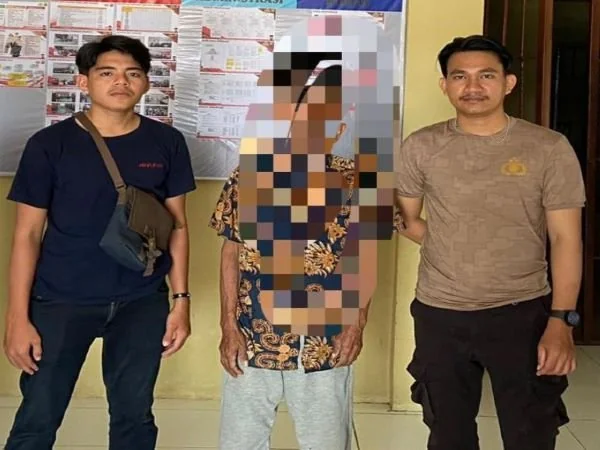 Pelaku saat berhasil diamankan Polisi (Dok : Ist).
