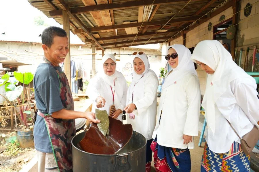 Dekranasda Kota Makassar saat mengunjungi Kota Batik (Dok: Ist)