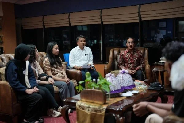 Rektor Unhas, Prof. Dr. Ir. Jamaluddin Jompa menyampaikan perhatian khusus kepada mahasiswa asal Sumatra yang terdampak bencana alam. (Dok: Ist)