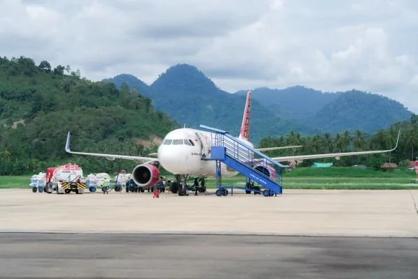 Pesawat Batik air saat kembali mendarat di Bandara Tampa Padang Mamuju (Dok : Ist).
