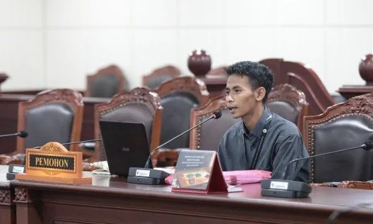 Muhamad Khaetami, Pemohon Pengujian UU Penyelesaian Perselisihan Hubungan Industrial menyampaikan dalil-dalil permohonannya, (Dok: Ist).