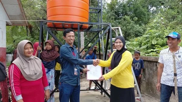 Unibos Serahkan Bantuan Sarana Pengadaan Air Bersih (Dok : Ist).