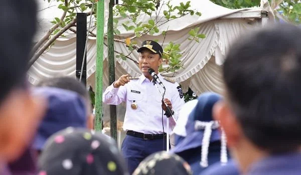 Pj Gubernur Sulsel, Prof Zudan Arif Fakrulloh di instalasi kebun benih (Dok: Ist)