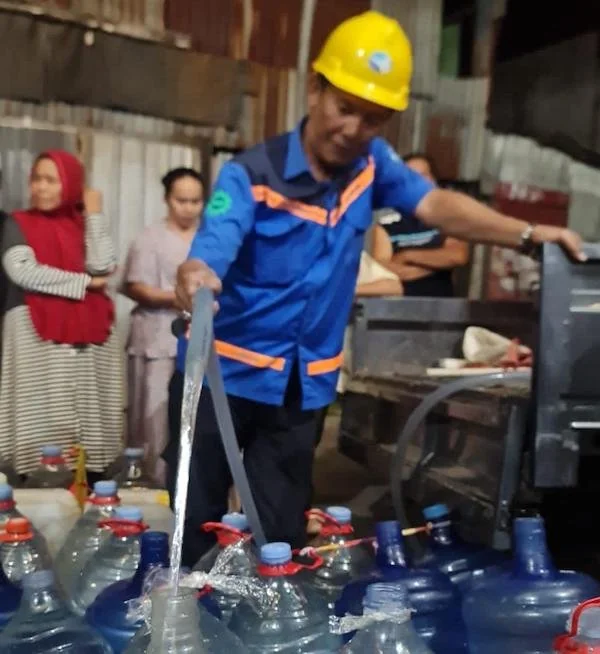 PDAM Kota Makassar saat Menyalurkan Air Bersih (Dok: Ist).