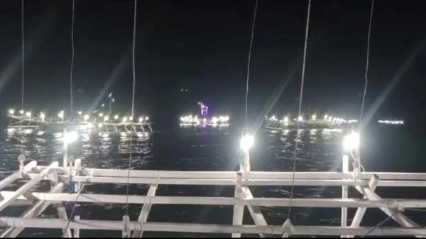 Suasana pelaksanaan pawai takbir keliling di laut Tapalang. (Dok: Aldy)