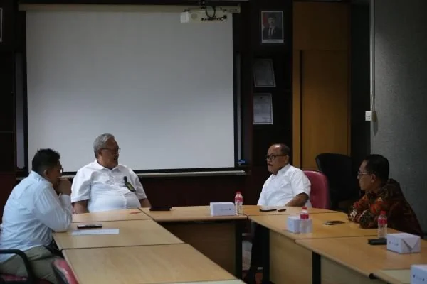 Gubernur Sulbar saat bertemu dengan Presiden Direktur Lion Group, Capt. Daniel Putut Kuncoro Adi (dok:ist)