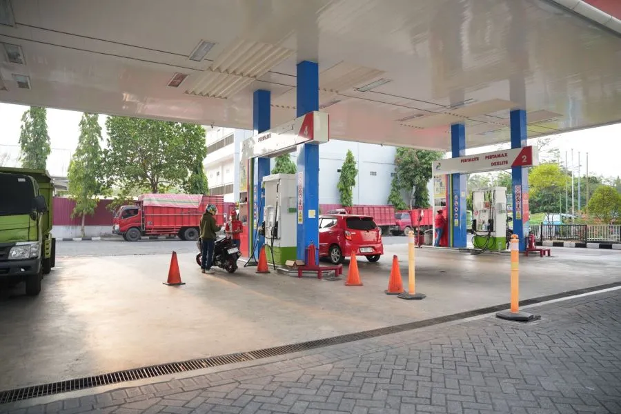 Pertamina Patra Niaga Regional Sulawesi memperkuat ketersediaan pasokan melalui kedatangan kapal pengangkut BBM di Fuel Terminal Tahuna dan Integrated Terminal Bitung, yang selanjutnya segera dilakukan penyaluran ke sejumlah SPBU prioritas (Dok: Ist)