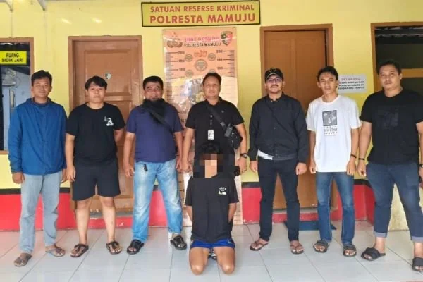 Pelaku saat diamankan oleh Tim Resmob Polresta Mamuju (Dok : Ist)