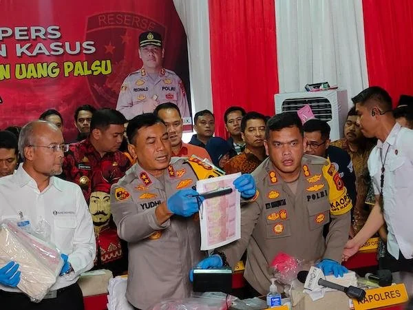 ekspose uang palsu Polda Sulsel (Dok: Atri KabarMakassar)