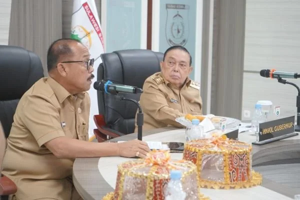 Gubernur dan Wakil Gubernur Sulbar saat memimpin rapat bersama OPD Lingkup Pemprov Sulbar (Dok : Ist).