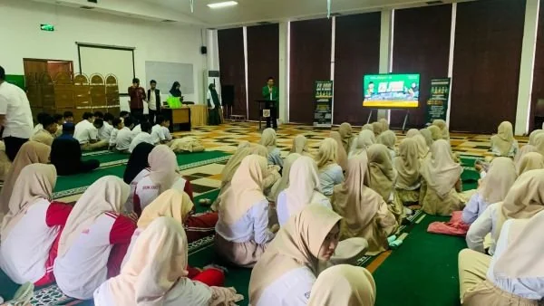 FK UMI Hadirkan Tausiah Ramadan dan Sosialisasi Kampus di Bosowa School Makassar. (Dok: Ist)