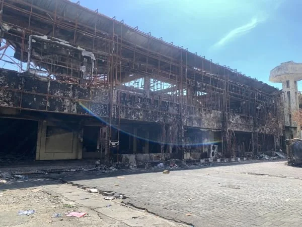 Kondisi Gedung Sekretariat DPRD Sulsel pasca kebakaran (Dok : Syamsi KabarMakassar).