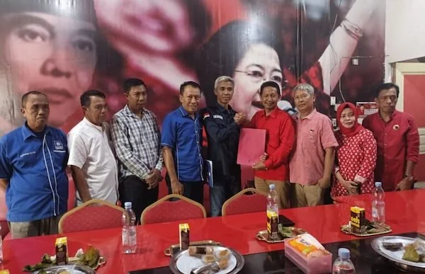 Husniah Talerang, melalui Ketua Tim Pemenangannya Kasim Sila mendaftar calon bupati PDIP Gowa. Foto IST