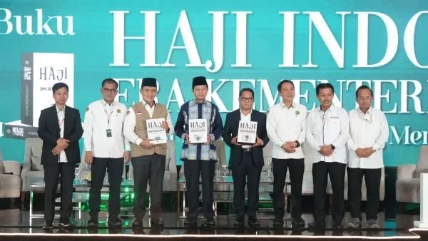 Pamitan, Ditjen PHU Persembahkan Buku Memori Kolektif 75 Tahun Kemenag Kelola Haji. (Dok: Ist)