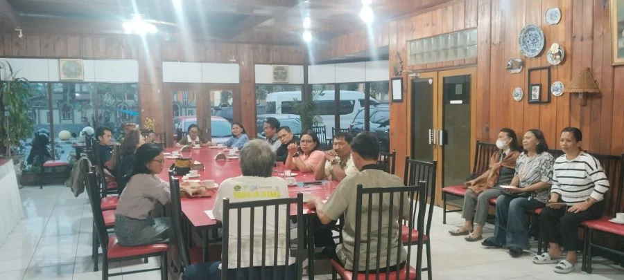 Rapat Persiapan Toraja Bermazmur 2027 oleh Bamagnas Toraja Utara di Restoran Indra Hotel, Rantepao, Toraja Utara (Dok: Jerni Bening KabarMakassar)