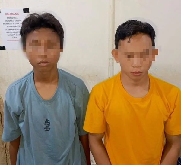 Polres Bulukumba saat mengamankan dua orang terduga pelaku geng motor.