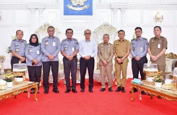 Penjabat (Pj) Gubernur Sulawesi Selatan, Prof Zudan Arif Fakrulloh dan Kepala Kantor Kementerian Hukum dan HAM Sulawesi Selatan, Liberti Sitinjak di Rumah Jabatan Gubernur (Dok: ist).