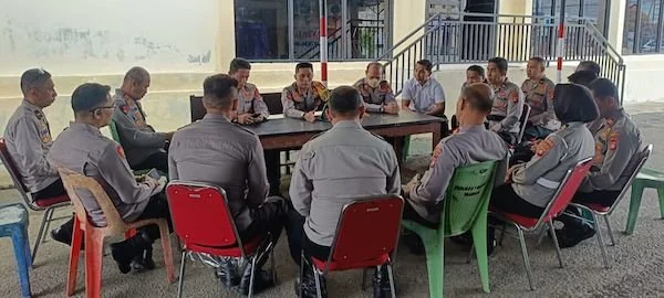 Kapolresta Mamuju Kombes Pol Ardi Sutriono saat memimpin Anev mingguan bersama jajarannya(dok:Ist)