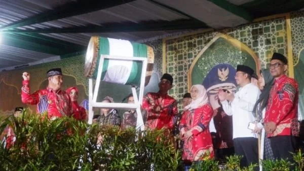 Pj Gubernur Sulsel, Bahtiar Baharuddin bersama Pj Bupati Takalar dan Kakanwil Kemenag Sulsel di Lapangan Makkatang Dg Sibali, Kamis (2/5).