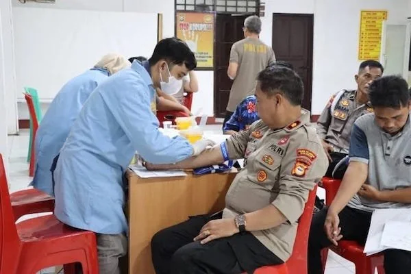 Personel Polres Pelabuhan Makassar melakukan pemeriksaan kesehatan (Rikkes) secara berkala yang digelar Biddokkes Polda SulSel bertempat di Aula Mapolres, Selasa (23/4). Dok Humas Polres Pelabuhan